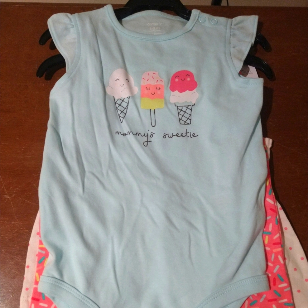 New 3 piece Carter's baby set (18M)